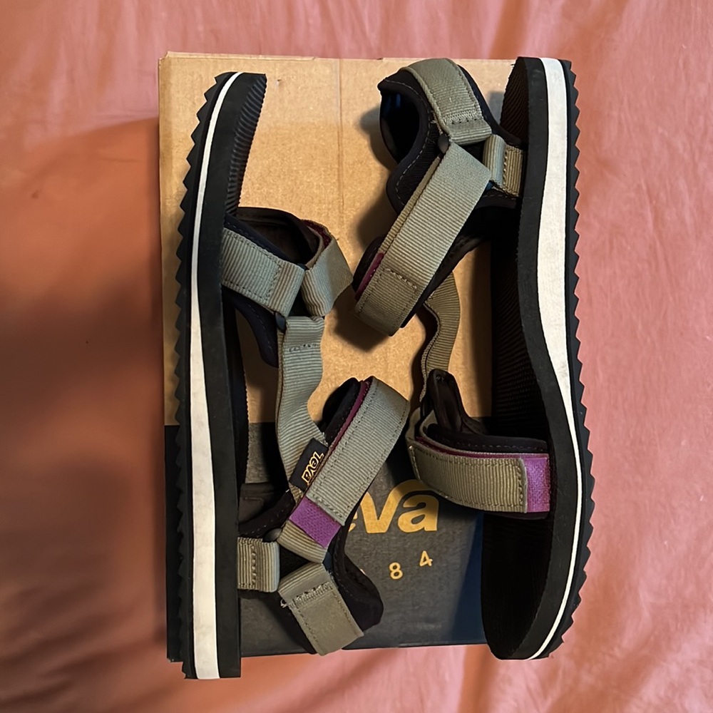 TEVA WOMEN’S UNIVERSAL ROAM SANDAL / SIZE 10 / OLIVE